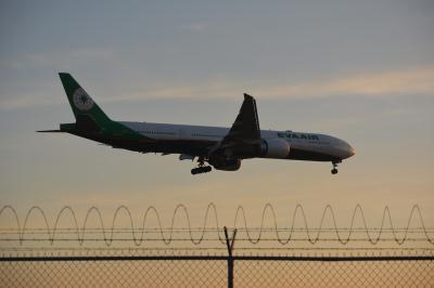 Photo of aircraft B-16737 operated by EVA Air