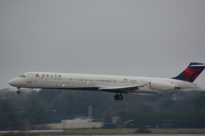 Image of aircraft registration N900DE - A MD-88 operated by Delta Air Lines