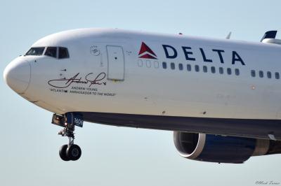 Photo of aircraft N16065 operated by Delta Air Lines