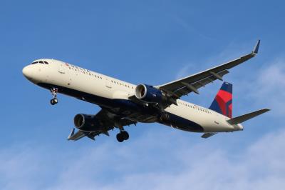 Photo of aircraft N378DN operated by Delta Air Lines
