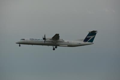 Photo of aircraft C-GWEU operated by WestJet Encore