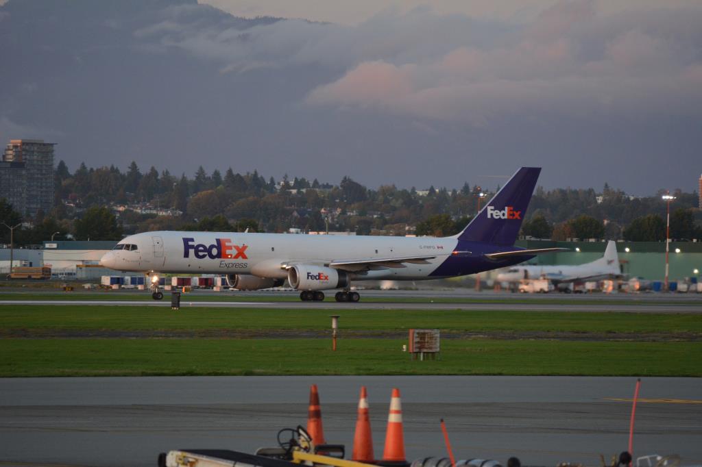 Photo of aircraft C-FMFG operated by Morningstar Air Express