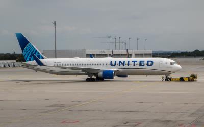 Photo of aircraft N660UA operated by United Airlines