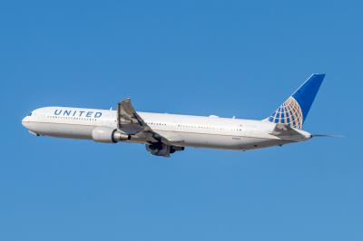 Photo of aircraft N76064 operated by United Airlines