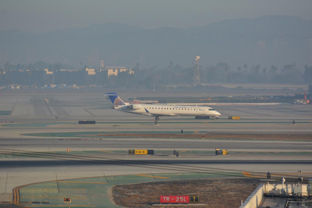 Photo of aircraft N782SK operated by United Express