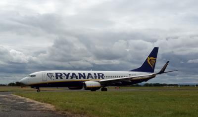 Photo of aircraft EI-DYE operated by Ryanair