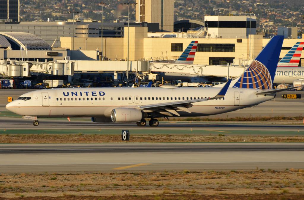 Photo of aircraft N14219 operated by United Airlines
