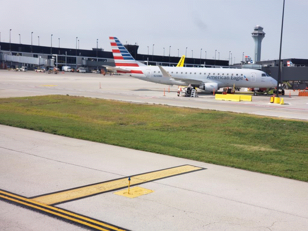 Photo of aircraft N233NN operated by American Eagle