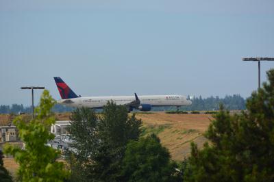 Photo of aircraft N586NW operated by Delta Air Lines