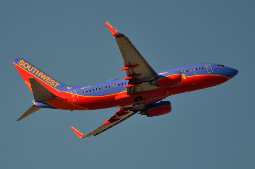 Photo of aircraft N210WN operated by Southwest Airlines