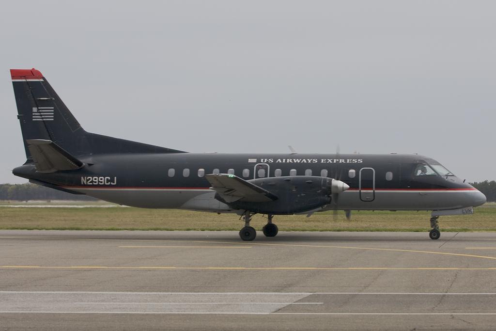 Photo of aircraft N299CJ operated by Colgan Air