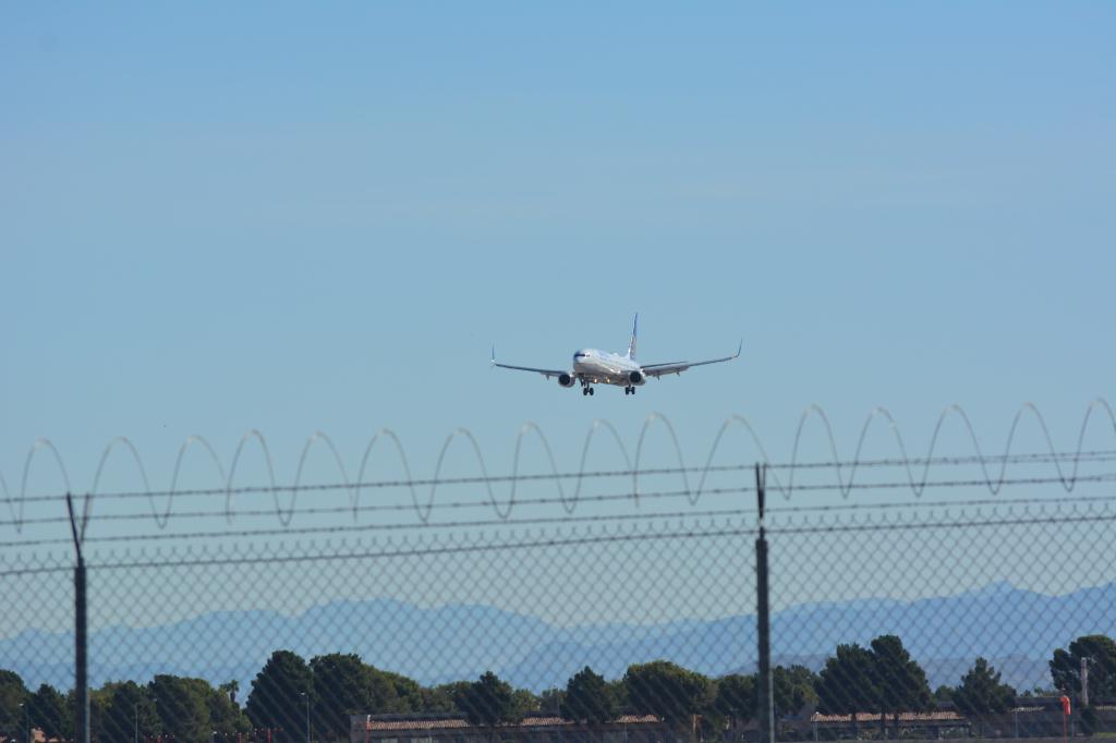 Photo of aircraft N37422 operated by United Airlines