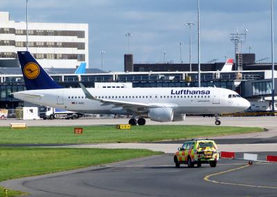 Photo of aircraft D-AIUU operated by Lufthansa