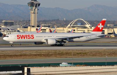 Photo of aircraft HB-JND operated by Swiss