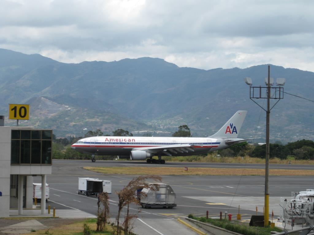 Photo of aircraft N14077 operated by American Airlines