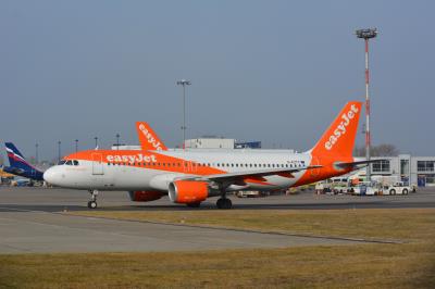 Photo of aircraft G-EZTY operated by easyJet