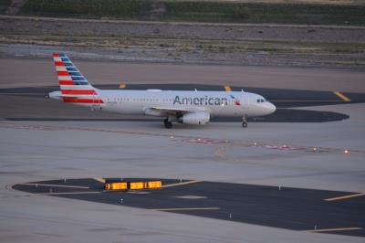 Photo of aircraft N651AW operated by American Airlines