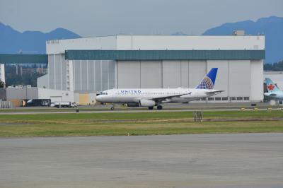 Photo of aircraft N488UA operated by United Airlines