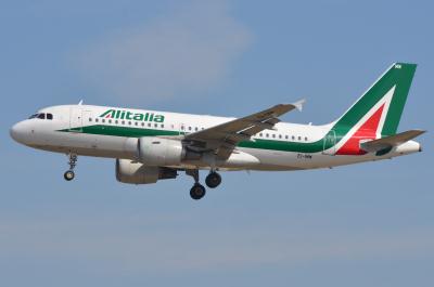 Photo of aircraft EI-IMW operated by Alitalia