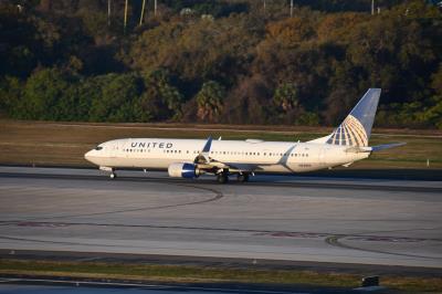 Photo of aircraft N62884 operated by United Airlines