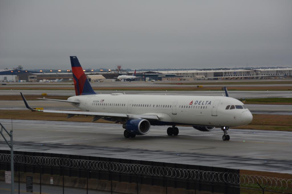Photo of aircraft N305DN operated by Delta Air Lines