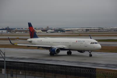 Photo of aircraft N305DN operated by Delta Air Lines