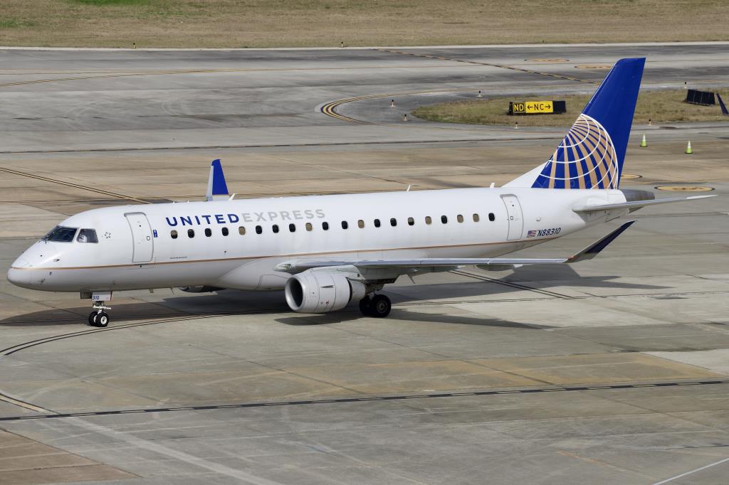 Photo of aircraft N88310 operated by United Express