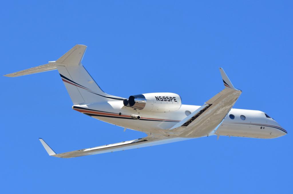 Photo of aircraft N595PE operated by Platinum Equity LLC