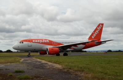 Photo of aircraft G-EZBR operated by easyJet