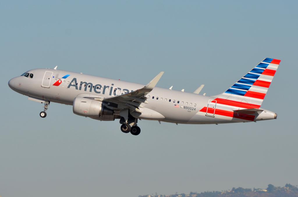 Photo of aircraft N90024 operated by American Airlines