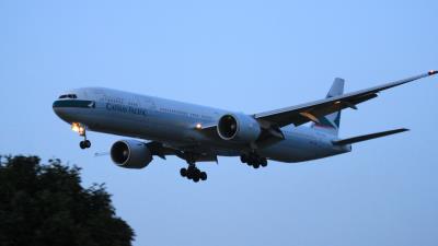 Image of aircraft registration B-KQW - A 777-367(ER) operated by Cathay Pacific Airways