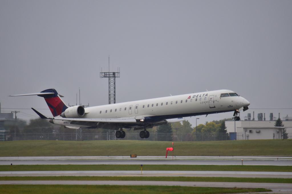 Photo of aircraft N821SK operated by Delta Connection