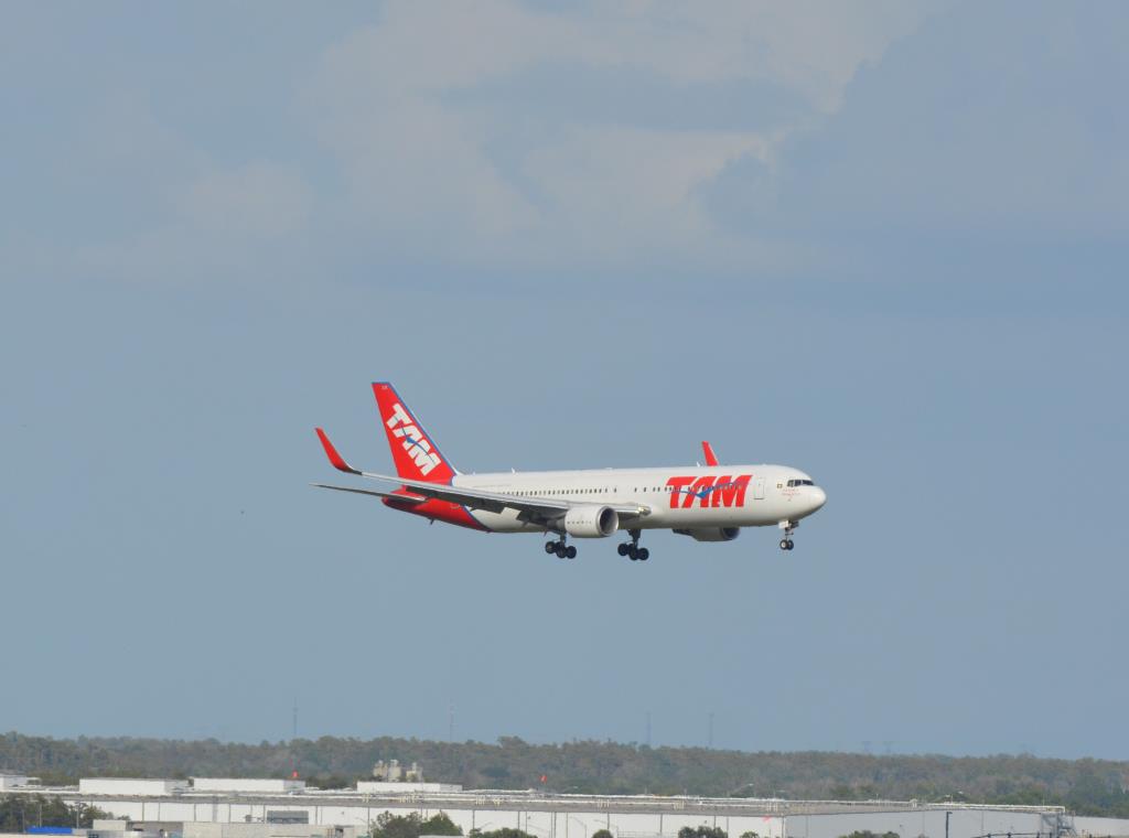 Photo of aircraft PT-MSS operated by LATAM Airlines Brasil