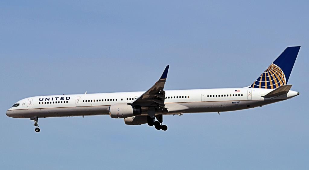 Photo of aircraft N75861 operated by United Airlines