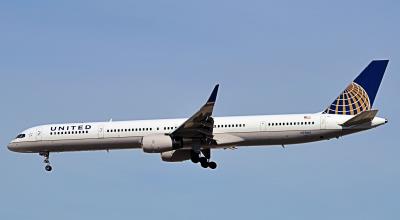 Photo of aircraft N75861 operated by United Airlines