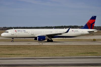 Photo of aircraft N323DN operated by Delta Air Lines