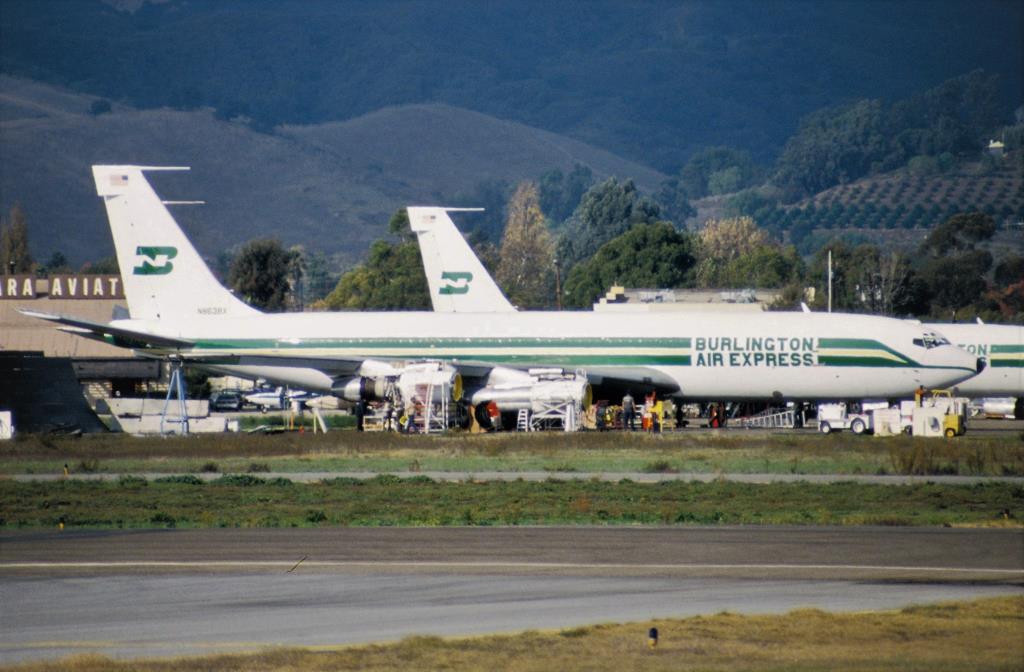 Photo of aircraft N863BX operated by Burlington Air Express