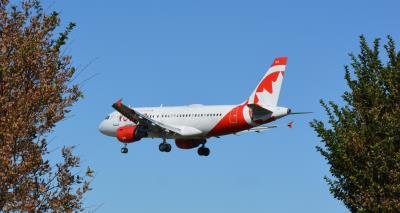 Photo of aircraft C-FZUG operated by Air Canada Rouge