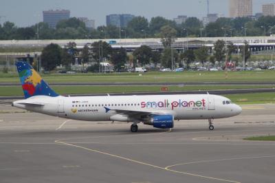 Image of aircraft registration D-ABDB - A A320-214 operated by Small Planet Airlines Germany