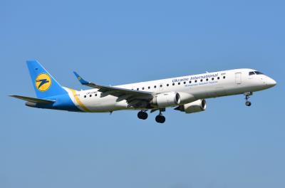 Image of aircraft registration UR-EME - A ERJ-190-LR (ERJ-190-100 LR) operated by Ukraine International Airlines