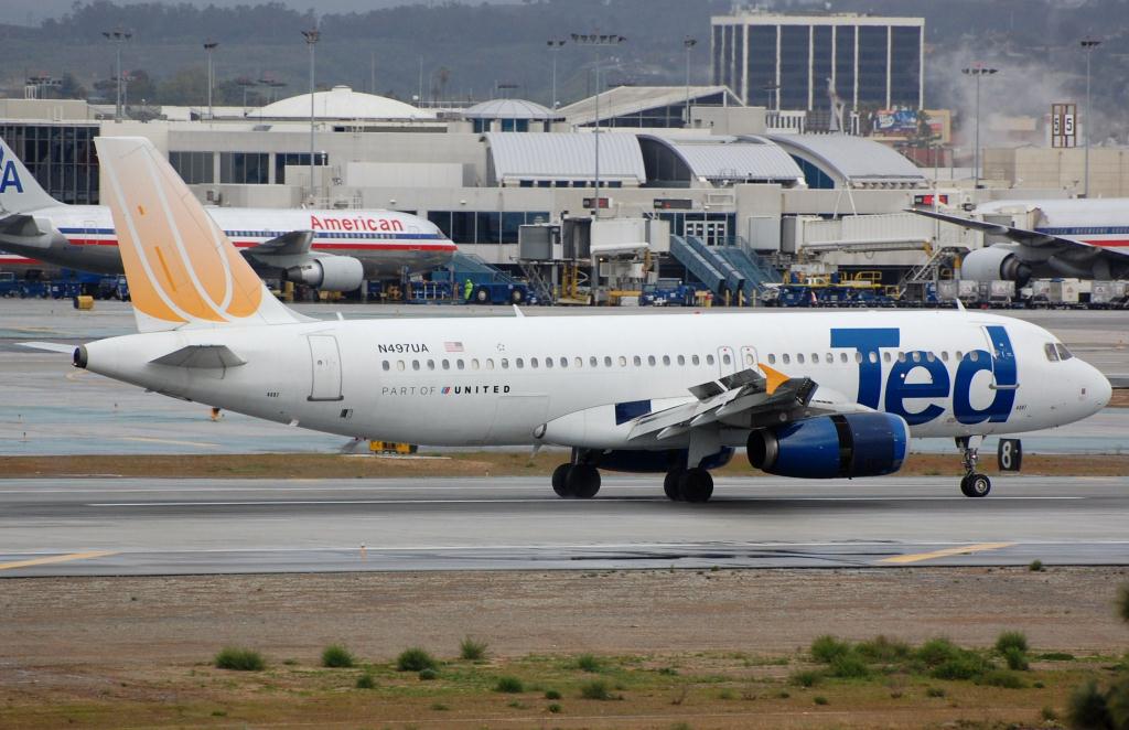 Photo of aircraft N497UA operated by Ted