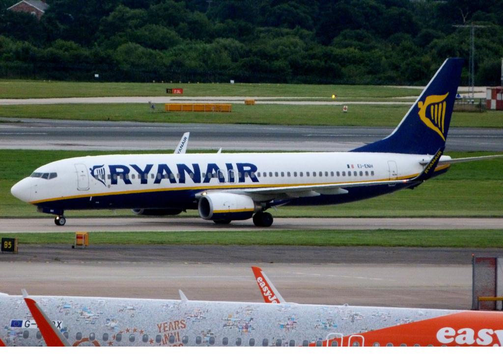 Photo of aircraft EI-ENH operated by Ryanair