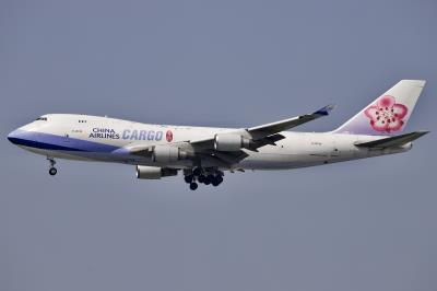 Photo of aircraft B-18725 operated by China Airlines