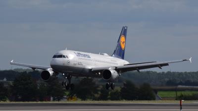 Image of aircraft registration D-AILB - A A319-114 operated by Lufthansa