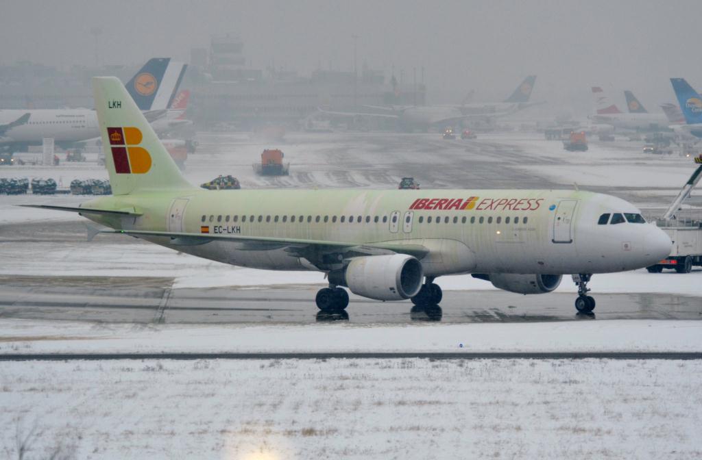 Photo of aircraft EC-LKH operated by Iberia Express