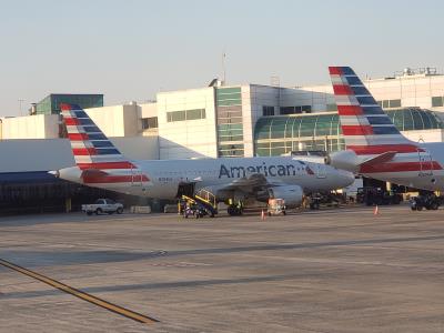 Photo of aircraft N704US operated by American Airlines