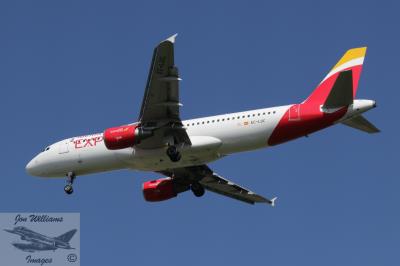 Image of aircraft registration EC-LUC - A A320-214 operated by Iberia Express