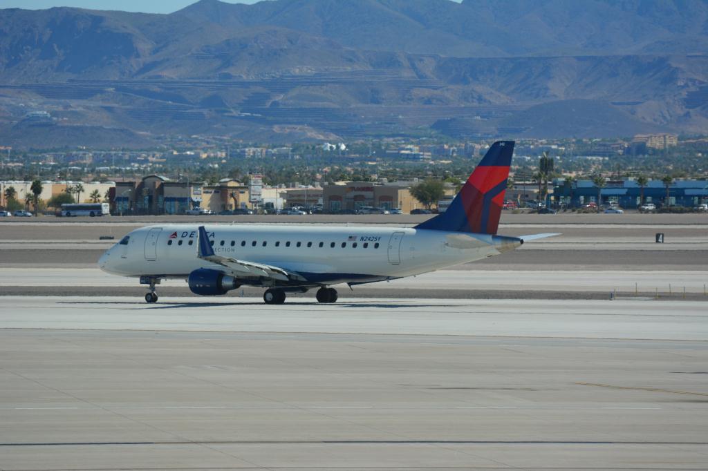 Photo of aircraft N242SY operated by Delta Connection
