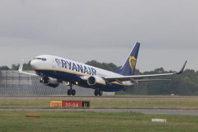 Photo of aircraft EI-DYN operated by Ryanair