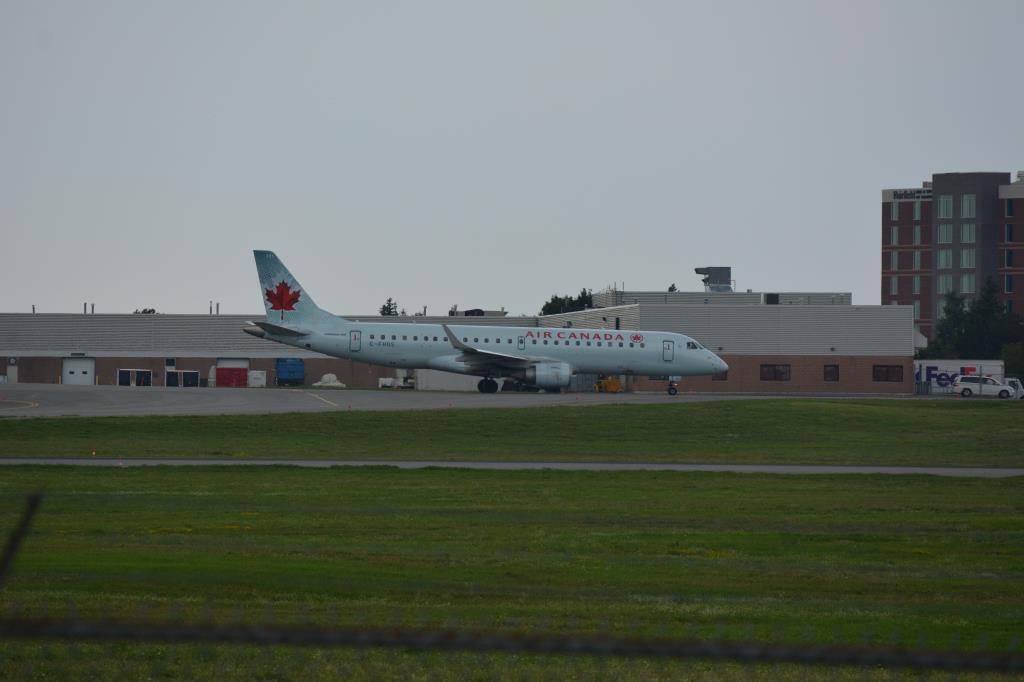 Photo of aircraft C-FHOS operated by Air Canada